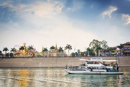 attraction-Sunset Cruise on Tonle Sap 4.jpg